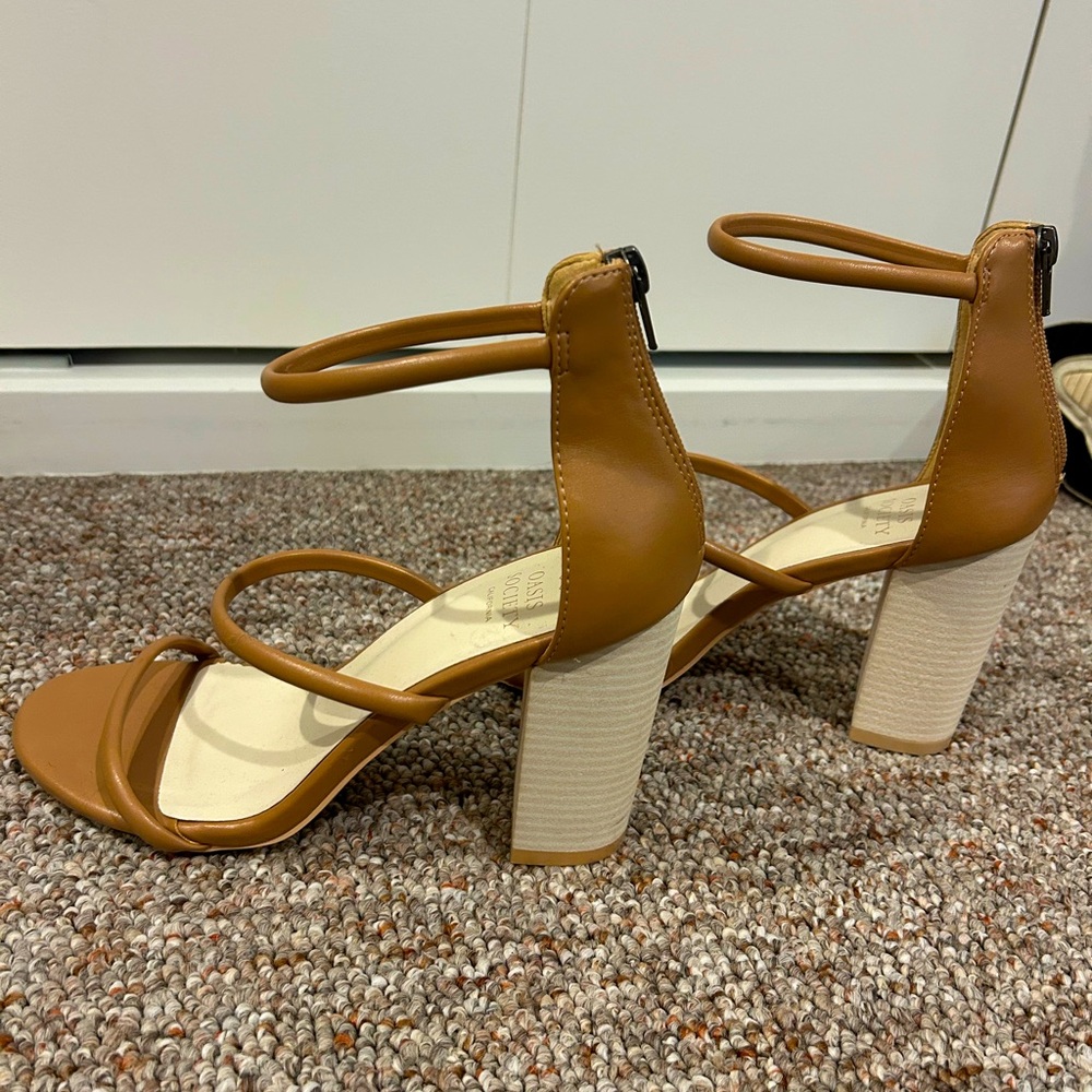 Tan strap heels - Picture 3 of 6